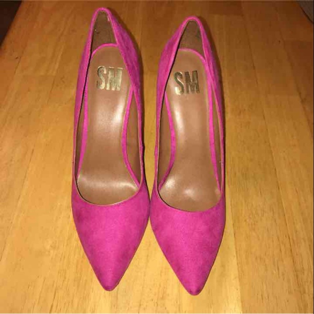 Fucshia pumps